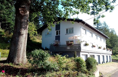 Gernsbach Apartment | Doppelzimmer Deluxe mit Badewanne und WC