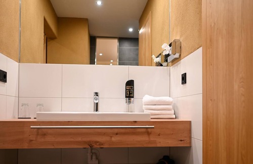 Boos Apartment | Doppelzimmer Eifel-panorama, Dusche/wc - Eifelhotel Fuchs