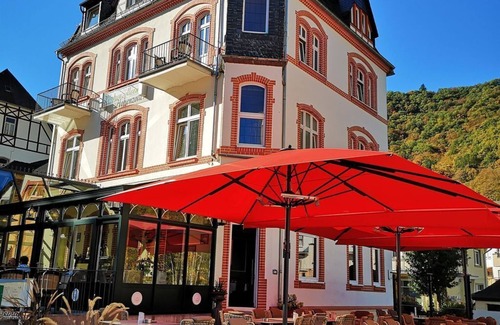 Bad Bertrich House | Doppelzimmer Erker mit Balkon - Hotel Haus Hohenzollern/haus Ambiente