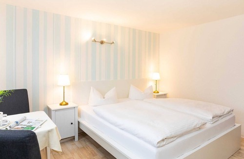 Neuensien Apartment | Doppelzimmer - Ferienzimmer und -wohnungen mit Seeblick