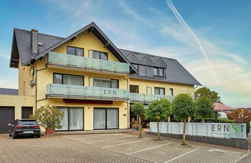 Kueser Plateau House | Doppelzimmer Komfort - Hotel-Café Ernst