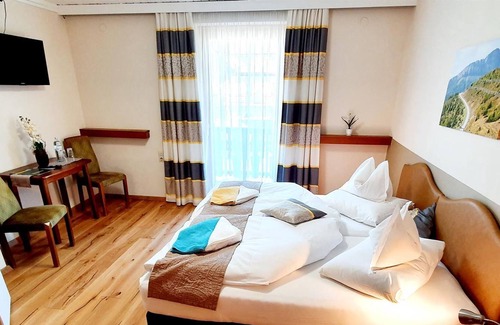 Seeboden Cottage | Doppelzimmer Nockalm mit Balkon - Gästehaus Bärwald