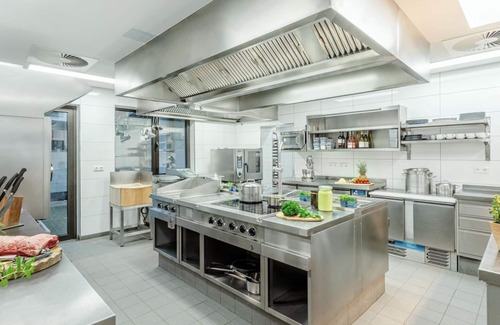 Neroth House | Doppelzimmer Plus Standard inkl.Frühstück - Zur Neroburg, Hotel Restaurant