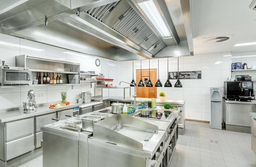 Neroth House | Doppelzimmer Plus Standard ohne Frühstück - Zur Neroburg, Hotel Restaurant