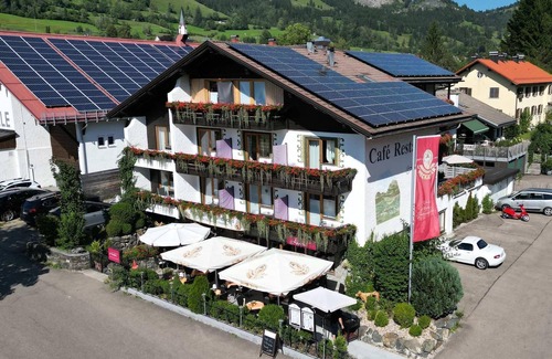 Bad Hindelang House | Doppelzimmer Standard - Hotel Restaurant Amadeus
