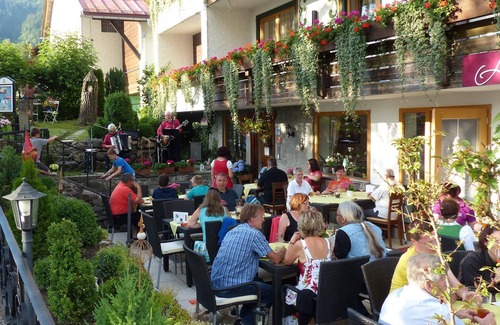 Bad Hindelang House | Doppelzimmer Standard - Hotel Restaurant Amadeus