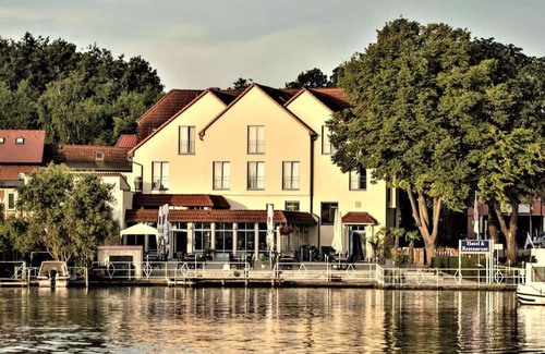 Muritz House | Doppelzimmer Standard Seeseite - Hotel Müritzterrasse Objekt-id 154221