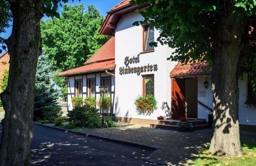 Treppendorf House | Doppelzimmer, WC und Dusche - Hotel-restaurant Lindengarten