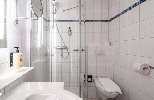 Breisgau-Hochschwarzwald District Apartment | Doppelzimmer XS mit Dusche und WC