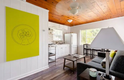 Mount Dora Cottage | Dora's Lakeside 1940's Fish Camp Cottage