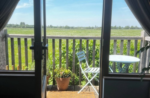 Dorchester-on-Thames Apartment | Dorchester on Thames private mini suite in a peaceful location.