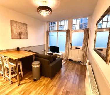 Dorchester Apartment | Dorchester Town Centre Entire Apartment