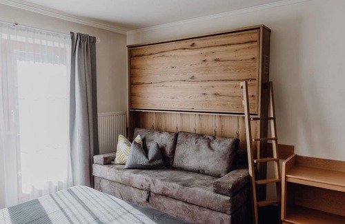 Unken Apartment | Dorfcafe, Restaurant-Pension - Double room with shower, WC