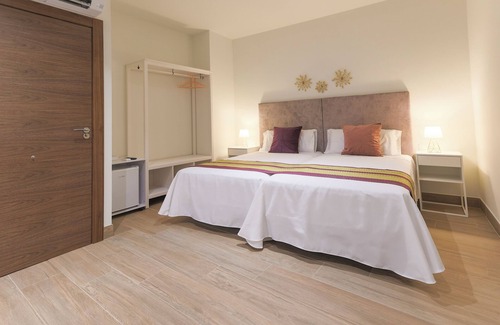 Alicante City Centre House | Dorinda Rooms