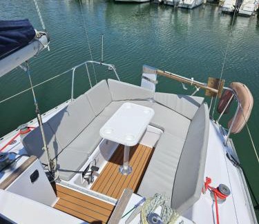 Parque das Nacoes Boat Rental | Dormir num veleiro em Lisboa