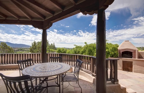 Santa Fe House | Dorthia Garden Retreat & Views | Stunning 360 View