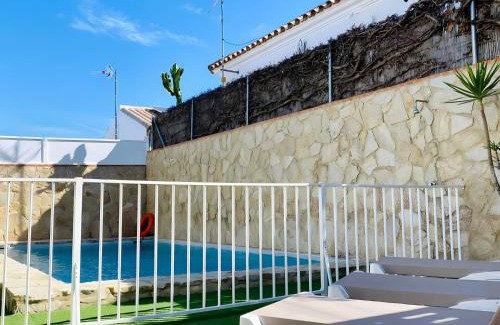 Conil de la Frontera House | Dos Chalets Separados con Piscina Privada Cada Uno - Perfectos para Grupos Grandes Cerca del Pueblo