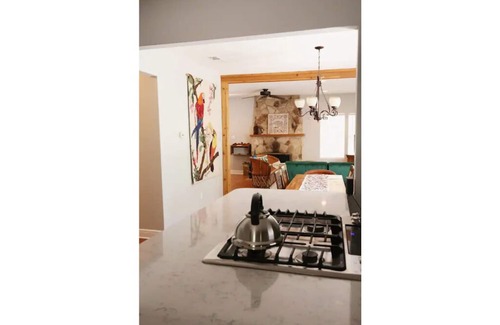 Kerrville Cottage | Dos Pinos Riverside Cottage near DT Kerrville