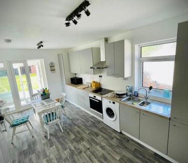 Whitstable House | Dot's Escape - 2 bed bungalow.