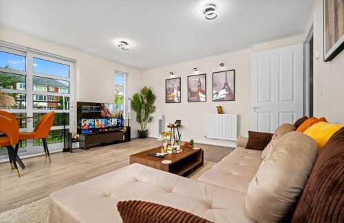Moffat Apartment | Dote Haven Stylish 2 Bed Apartment - Free Parking and Free High Speed WIFI