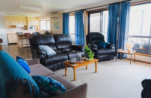 Mallacoota House | Dots Lakehouse Mallacoota