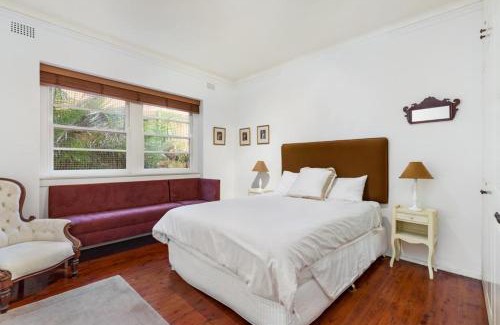Double Bay Apartment | Double Bay Harbour-front apartment with stunning views