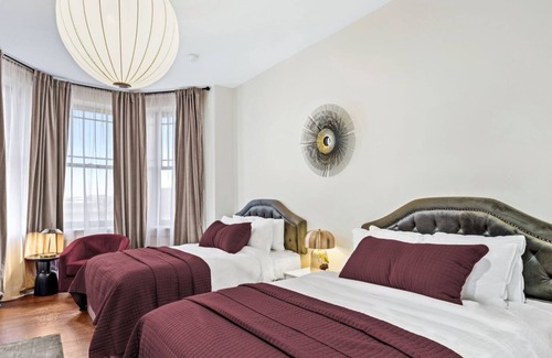 Downtown Baltimore Hotel | Double Bed Cozy Studio in Historic Mt. Vernon