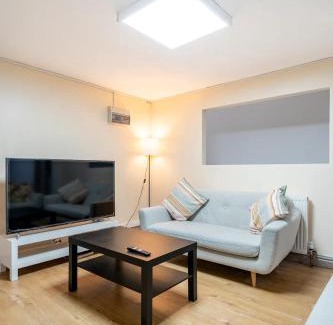 Bordesley House | Double Bed Room in Flat near Birmingham City Centre