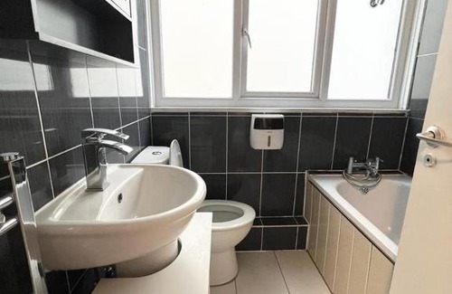 Pollards Hill Apartment | Double bedroom Apartment!