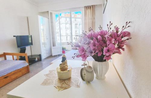 Lepante Quarter Apartment | Double bedroom appartement Balcony Central City AC