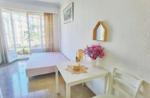 Lepante Quarter Apartment | Double bedroom appartement Balcony Central City AC