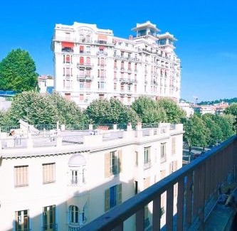 Lepante Quarter Apartment | Double bedroom appartement Balcony Central City AC