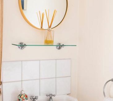 Hammersmith and Fulham House | Double bedroom in homely, 5 bedroom family house by the river in Fulham