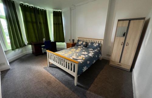 Salford House | Double-Bedroom in the Heart of Salford Manchester Perfect for Short Stays GCSW2