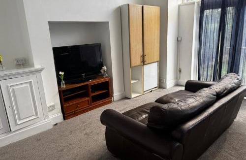 Salford House | Double-Bedroom in the Heart of Salford Manchester Perfect for Short Stays GCSW4