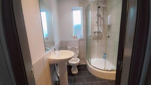 Eccles House | Double-Bedroom in the Heart of Eccles Manchester Perfect for Short Stays BH4