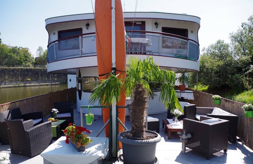 Leipziger Vorstadt Apartment | Double cabin on a residential ship