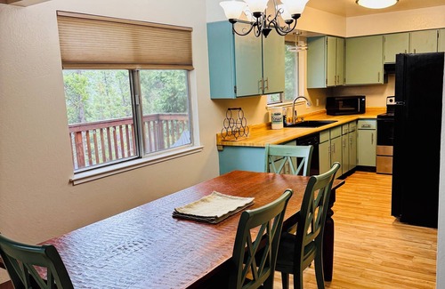 Arnold Cabin | Double Decker Cabin Retreat – Peaceful Getaway in Arnold