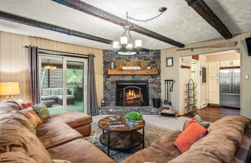 Lake Harmony House | Double Diamond Lodge by AvantStay Group Escape w Firepit Patio Activities