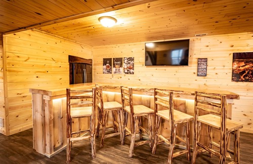 Logan Cabin | Double Down Lodge by The Inn & Spa at Cedar Falls