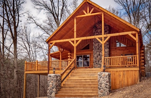 Logan Cabin | Double Down Lodge by The Inn & Spa at Cedar Falls