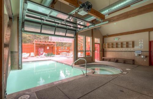 Four O'Clock Apartment | Double Eagle B12 Condo