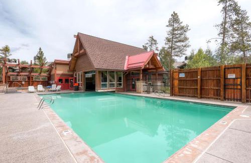 Four O'Clock Apartment | Double Eagle B12 Condo