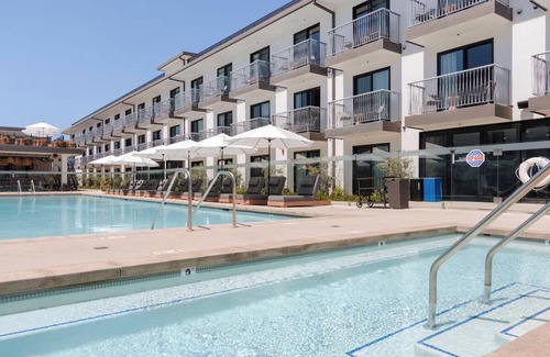 Inglewood House | Double Full Room with Balcony, The Lüm Hotel, Outdoor Pool, Near LAX