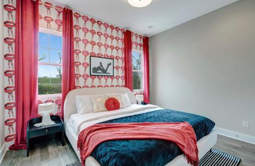 Katie Hill Neighborhood House | Double Lux 26Beds 2 Rooftop Views Free Parking