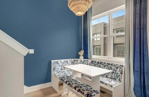Katie Hill Neighborhood House | Double Lux 26Beds 2 Rooftop Views Free Parking