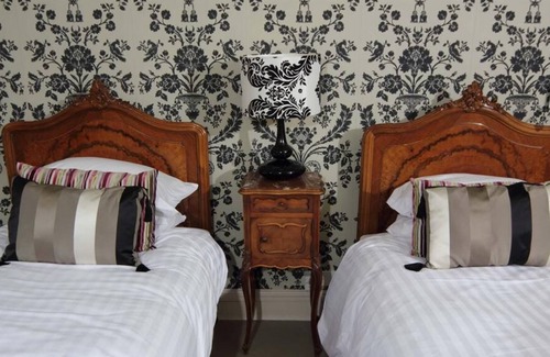 Longford House | Double or Twin-Premium-Ensuite with Bath-Park view-Room 6