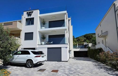 Komarna Apartment | Double pleasure - two apartments with sea views and pool