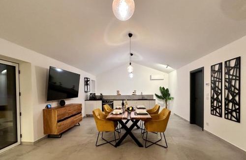 Komarna Apartment | Double pleasure - two apartments with sea views and pool