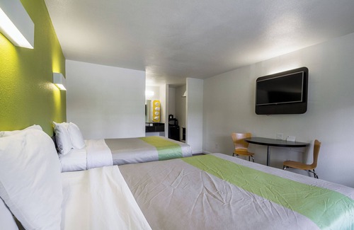 Munras Avenue Hotel | Double Queen near Downtown Monterey